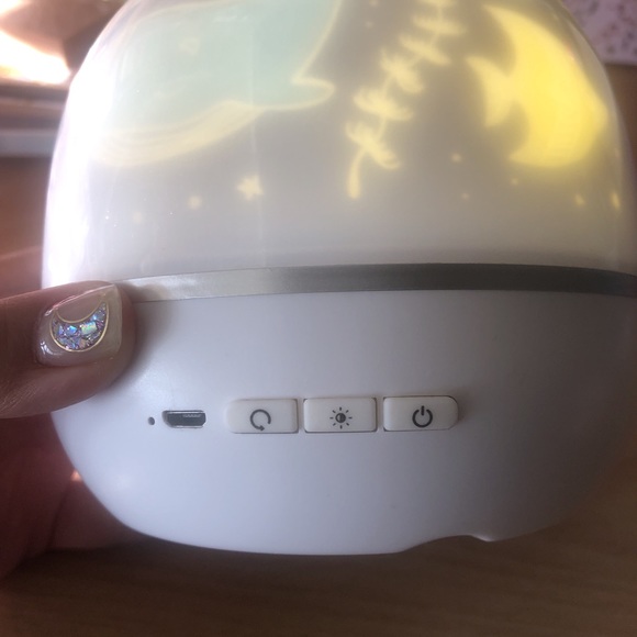 Cute Nightlight / Rotating Wall Projector - Picture 3 of 5